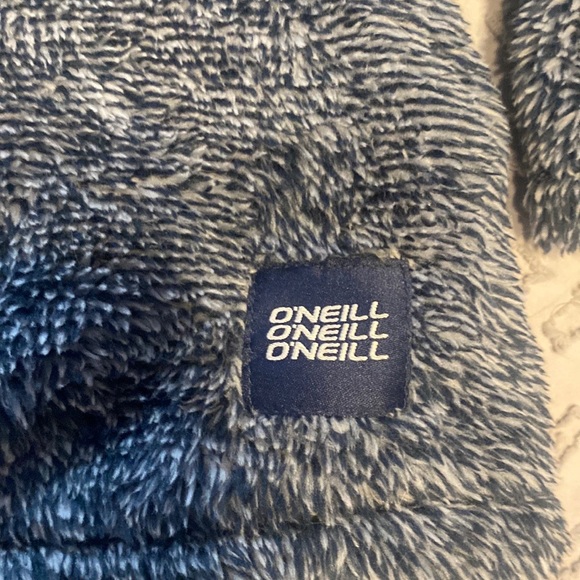❤️3/$30❤️Oneill Blue/White Fuzzy Sweater Size Small - Picture 3 of 6